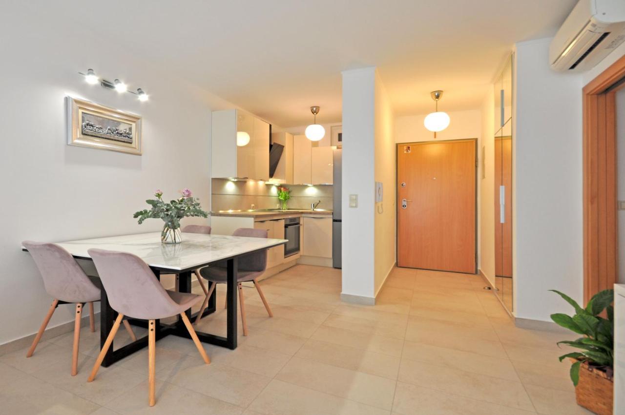 Family Apartment Noel - Omiš Buitenkant foto