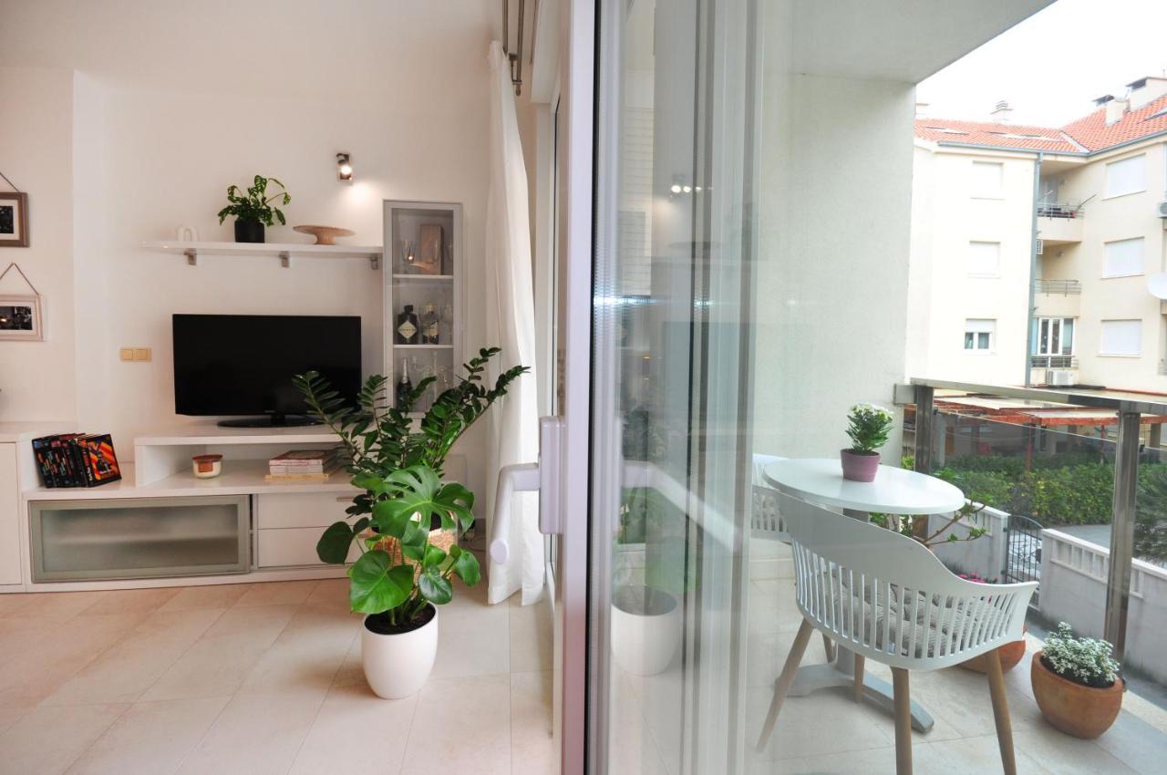Family Apartment Noel - Omiš Buitenkant foto