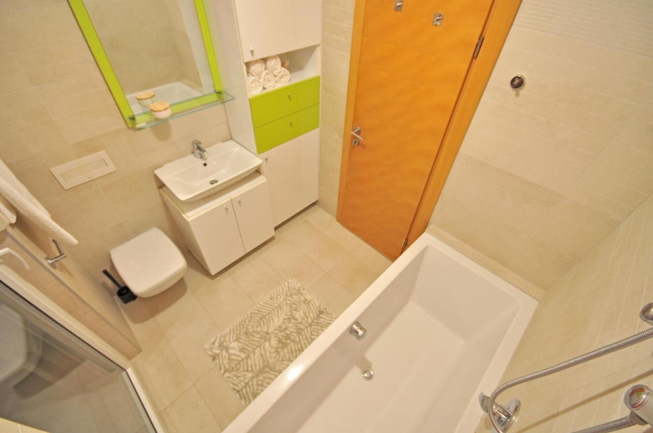 Family Apartment Noel - Omiš Buitenkant foto