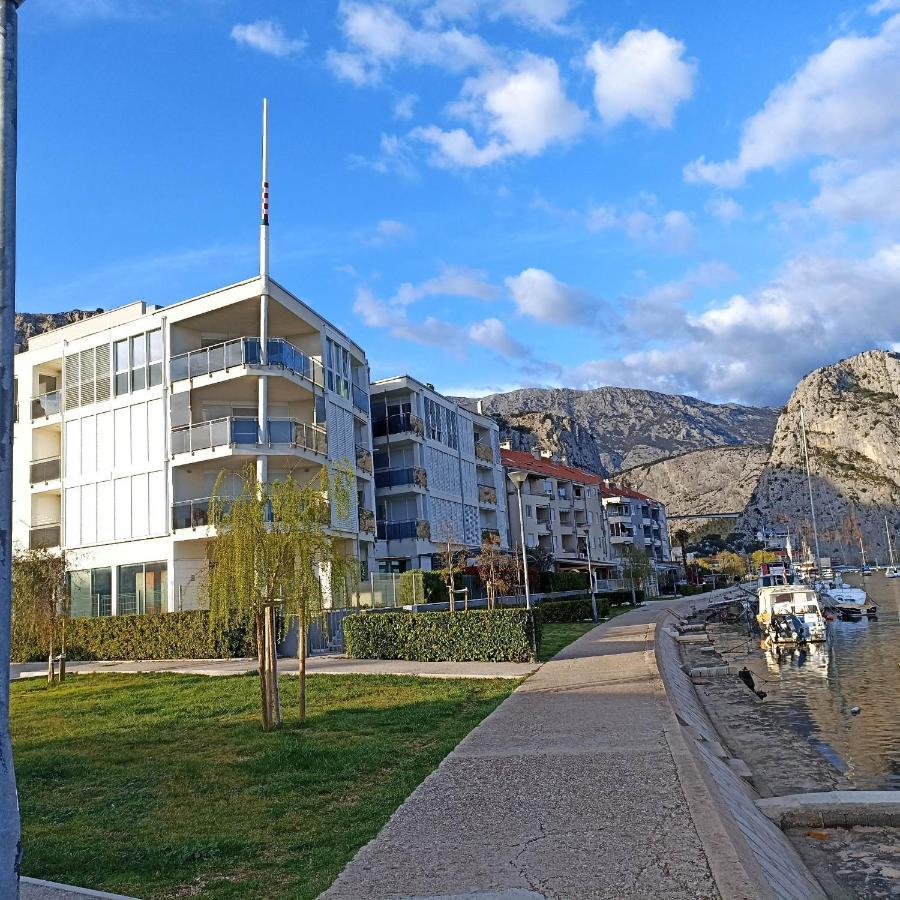 Family Apartment Noel - Omiš Buitenkant foto