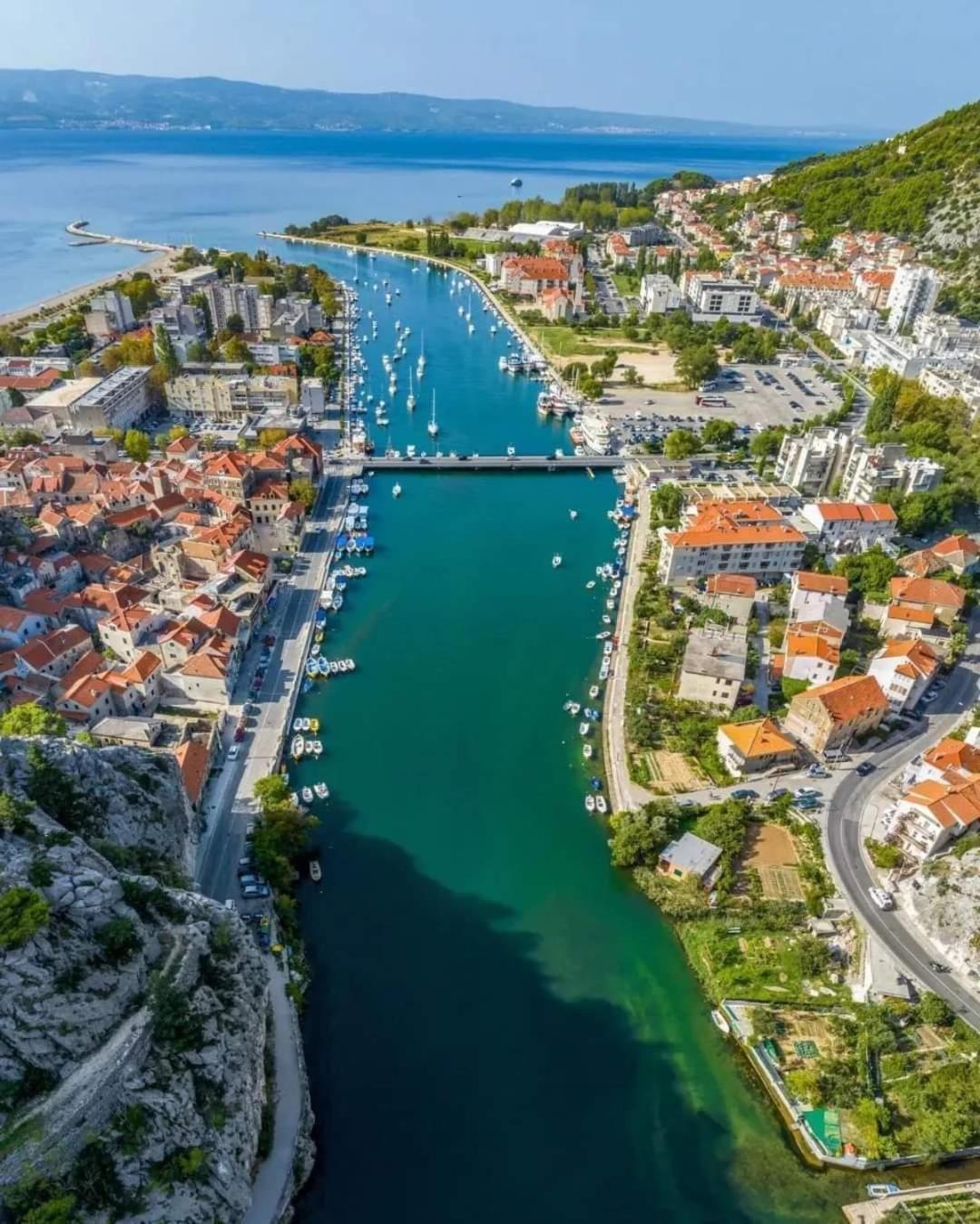 Family Apartment Noel - Omiš Buitenkant foto